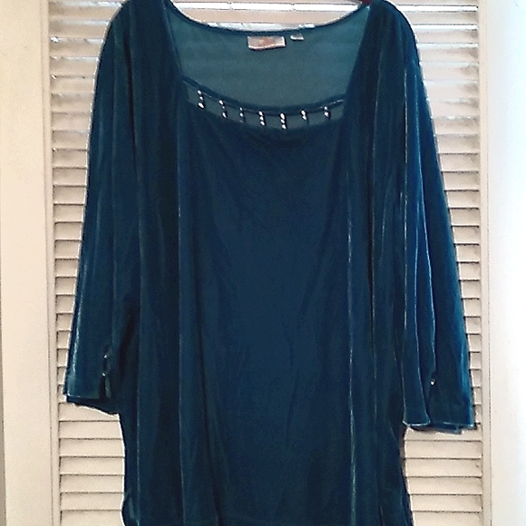 Quacker Factory Tops - Quacker Factory velour top. 3X